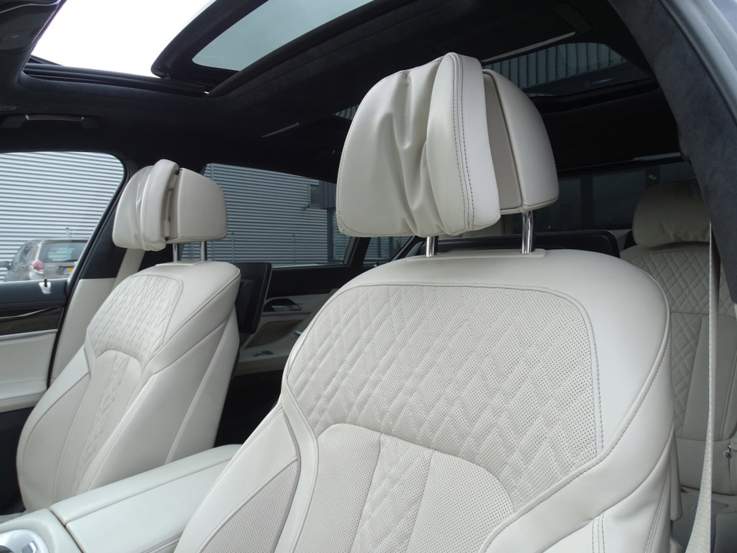 BMW 7 Serie 740e Lang 326PK xDrive VIP / Skylounge / Massage / Laser / 360°