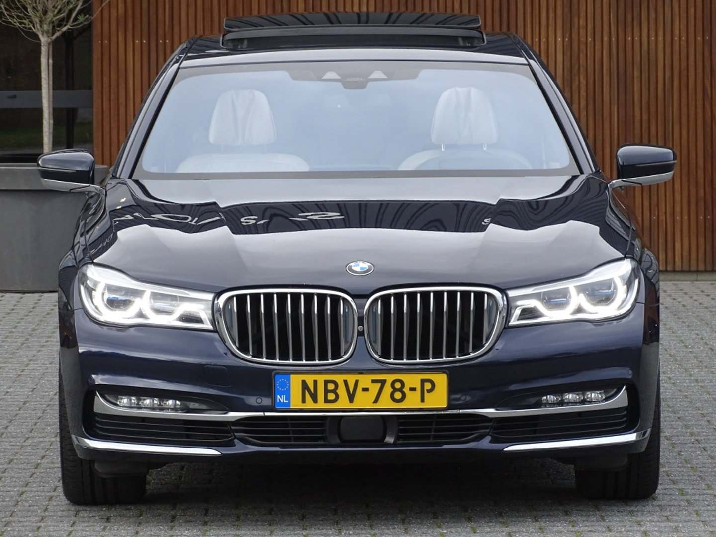 BMW 7 Serie 740e Lang 326PK xDrive VIP / Skylounge / Massage / Laser / 360°
