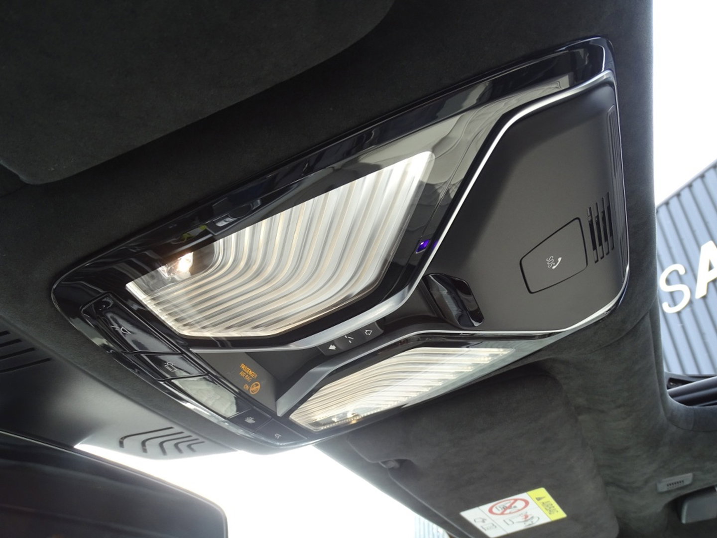BMW 7 Serie 740e Lang 326PK xDrive VIP / Skylounge / Massage / Laser / 360°