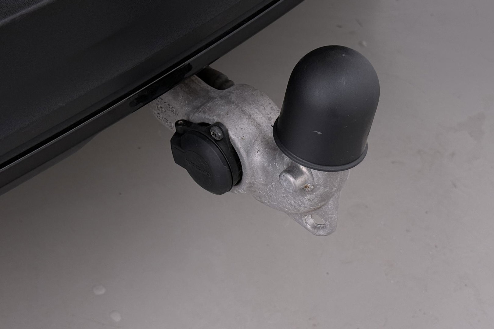 Volvo XC40 T5 Twin Engine R-Design | ACC | Trekhaak | BLIS | Stoelverwarming | Camera | Getint glas | 20 Inch