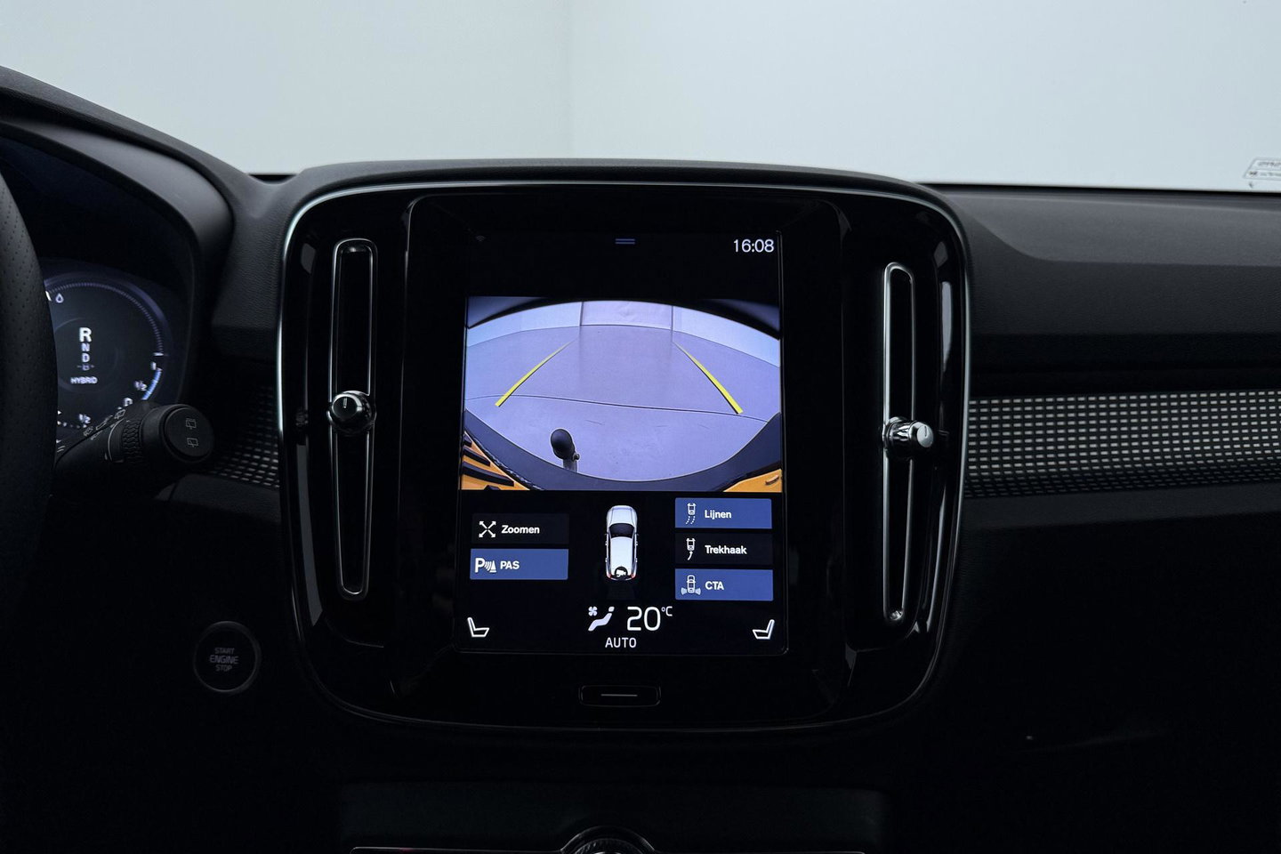 Volvo XC40 T5 Twin Engine R-Design | ACC | Trekhaak | BLIS | Stoelverwarming | Camera | Getint glas | 20 Inch