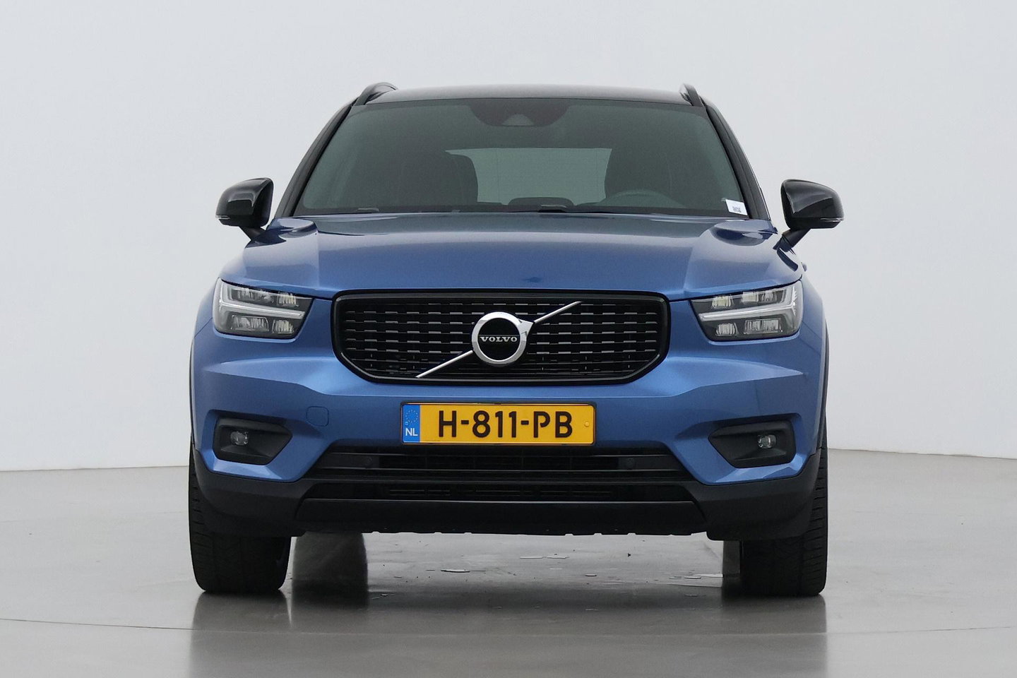 Volvo XC40 T5 Twin Engine R-Design | ACC | Trekhaak | BLIS | Stoelverwarming | Camera | Getint glas | 20 Inch