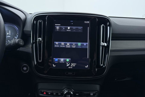 Volvo XC40 T5 Twin Engine R-Design | ACC | Trekhaak | BLIS | Stoelverwarming | Camera | Getint glas | 20 Inch