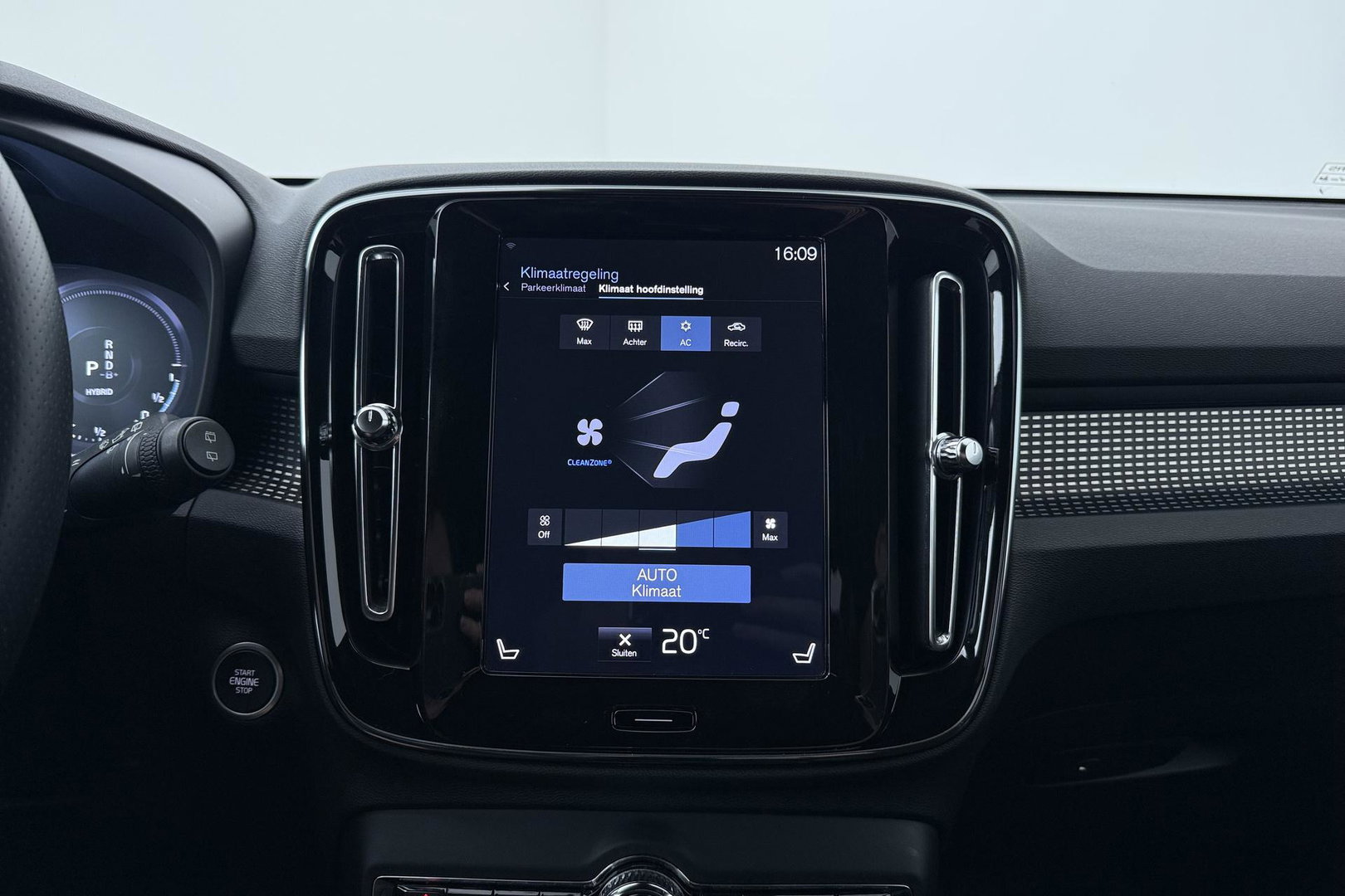 Volvo XC40 T5 Twin Engine R-Design | ACC | Trekhaak | BLIS | Stoelverwarming | Camera | Getint glas | 20 Inch
