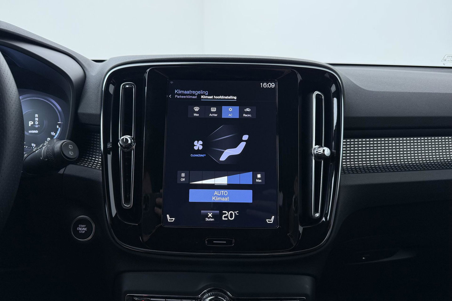 Volvo XC40 T5 Twin Engine R-Design | ACC | Trekhaak | BLIS | Stoelverwarming | Camera | Getint glas | 20 Inch