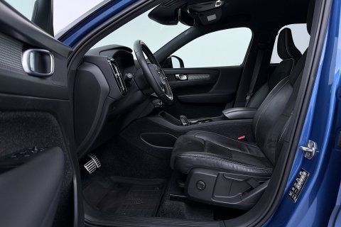 Volvo XC40 T5 Twin Engine R-Design | ACC | Trekhaak | BLIS | Stoelverwarming | Camera | Getint glas | 20 Inch