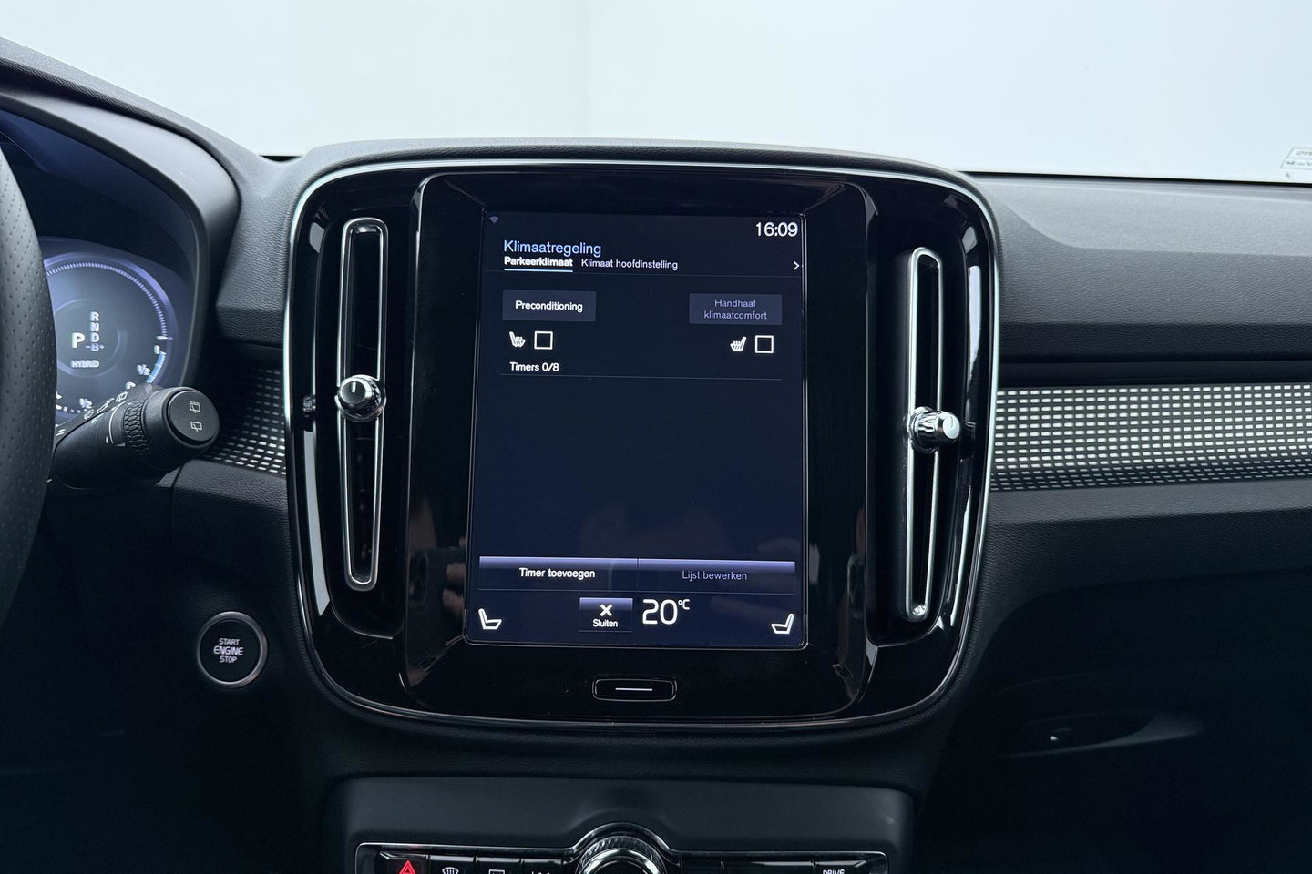 Volvo XC40 T5 Twin Engine R-Design | ACC | Trekhaak | BLIS | Stoelverwarming | Camera | Getint glas | 20 Inch