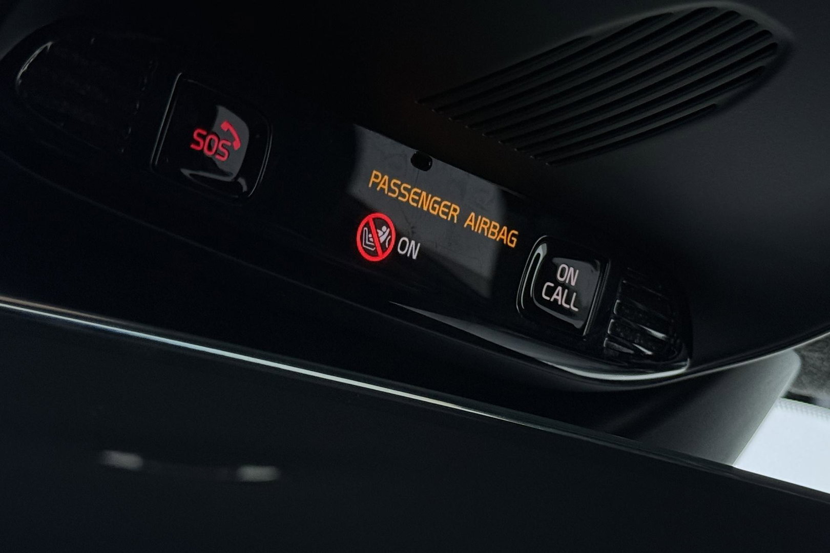 Volvo XC40 T5 Twin Engine R-Design | ACC | Trekhaak | BLIS | Stoelverwarming | Camera | Getint glas | 20 Inch