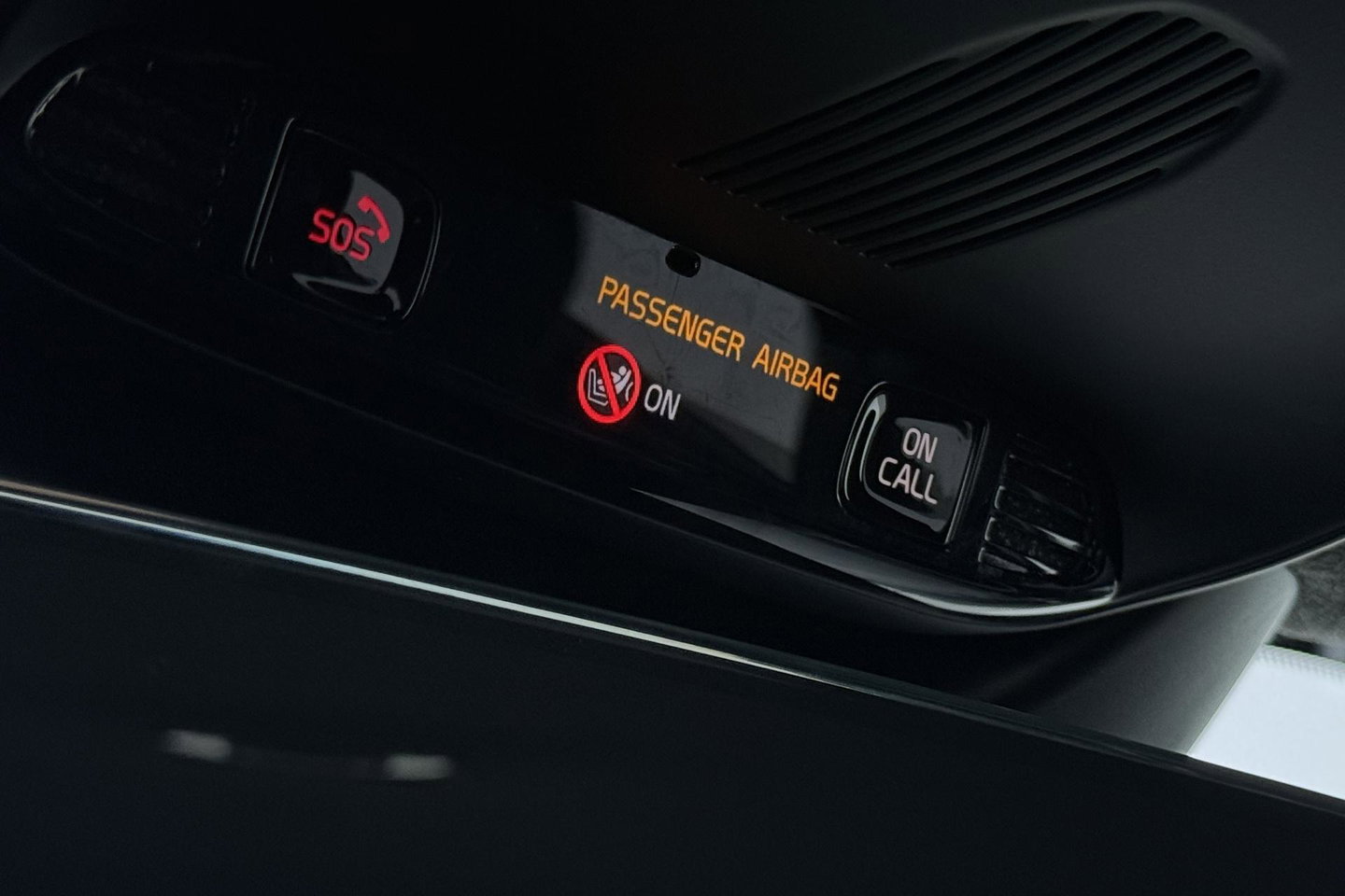 Volvo XC40 T5 Twin Engine R-Design | ACC | Trekhaak | BLIS | Stoelverwarming | Camera | Getint glas | 20 Inch