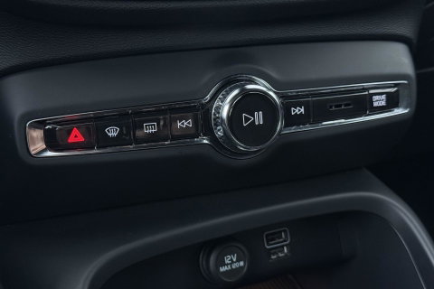Volvo XC40 T5 Twin Engine R-Design | ACC | Trekhaak | BLIS | Stoelverwarming | Camera | Getint glas | 20 Inch