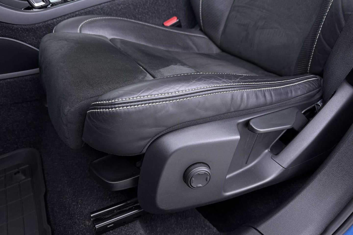 Volvo XC40 T5 Twin Engine R-Design | ACC | Trekhaak | BLIS | Stoelverwarming | Camera | Getint glas | 20 Inch