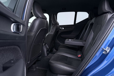 Volvo XC40 T5 Twin Engine R-Design | ACC | Trekhaak | BLIS | Stoelverwarming | Camera | Getint glas | 20 Inch