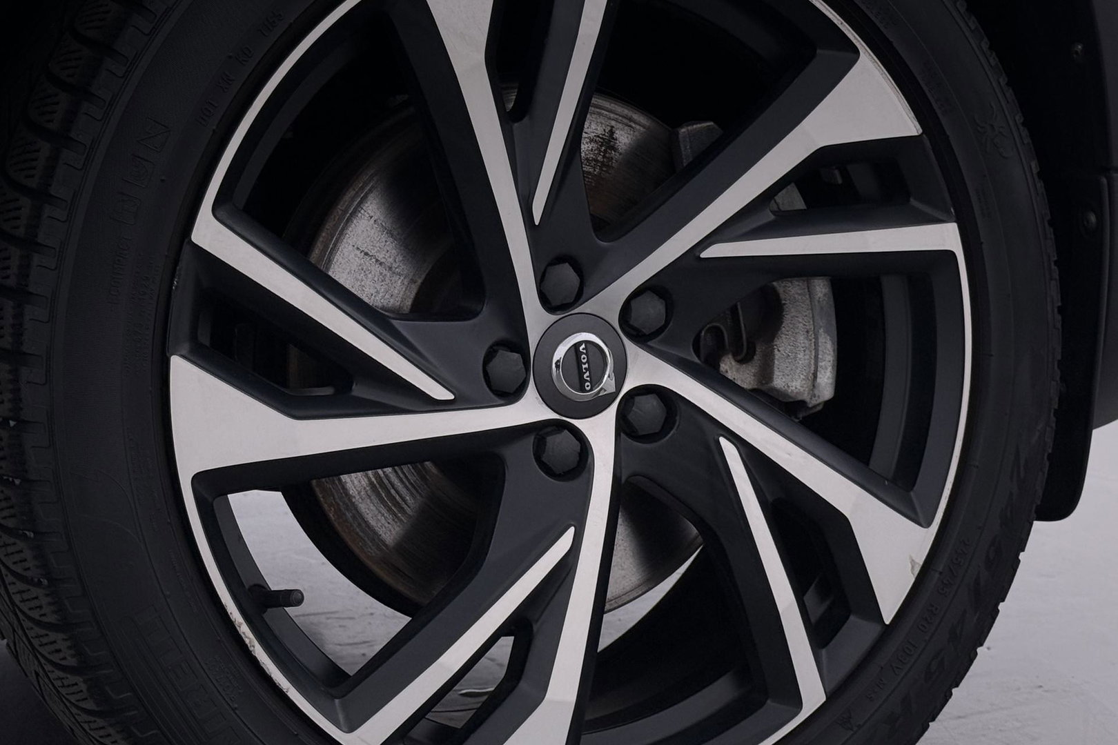 Volvo XC40 T5 Twin Engine R-Design | ACC | Trekhaak | BLIS | Stoelverwarming | Camera | Getint glas | 20 Inch