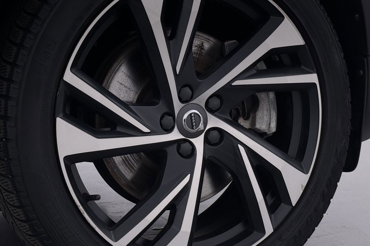 Volvo XC40 T5 Twin Engine R-Design | ACC | Trekhaak | BLIS | Stoelverwarming | Camera | Getint glas | 20 Inch