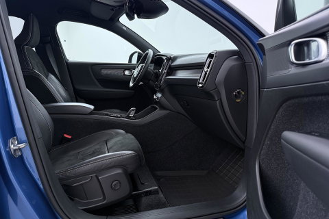 Volvo XC40 T5 Twin Engine R-Design | ACC | Trekhaak | BLIS | Stoelverwarming | Camera | Getint glas | 20 Inch