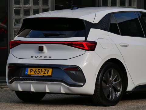 CUPRA Born 62kWh BUSINESS PLUS/ CAMERA/ PDC V+A/ NL-AUTO/ SOH 94%
