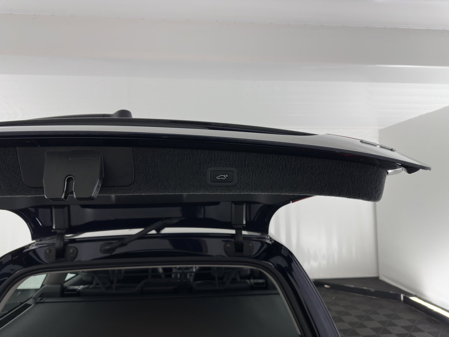 Volvo V70 2.0 D4 Momentum Aut. *LEATHER | XENON | HEATED-COMFORTSEATS | NAVI-FULLMAP | ECC | PDC | CRUISE | 17''ALU*