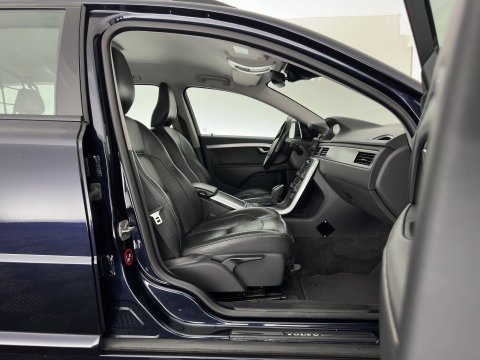 Volvo V70 2.0 D4 Momentum Aut. *LEATHER | XENON | HEATED-COMFORTSEATS | NAVI-FULLMAP | ECC | PDC | CRUISE | 17''ALU*