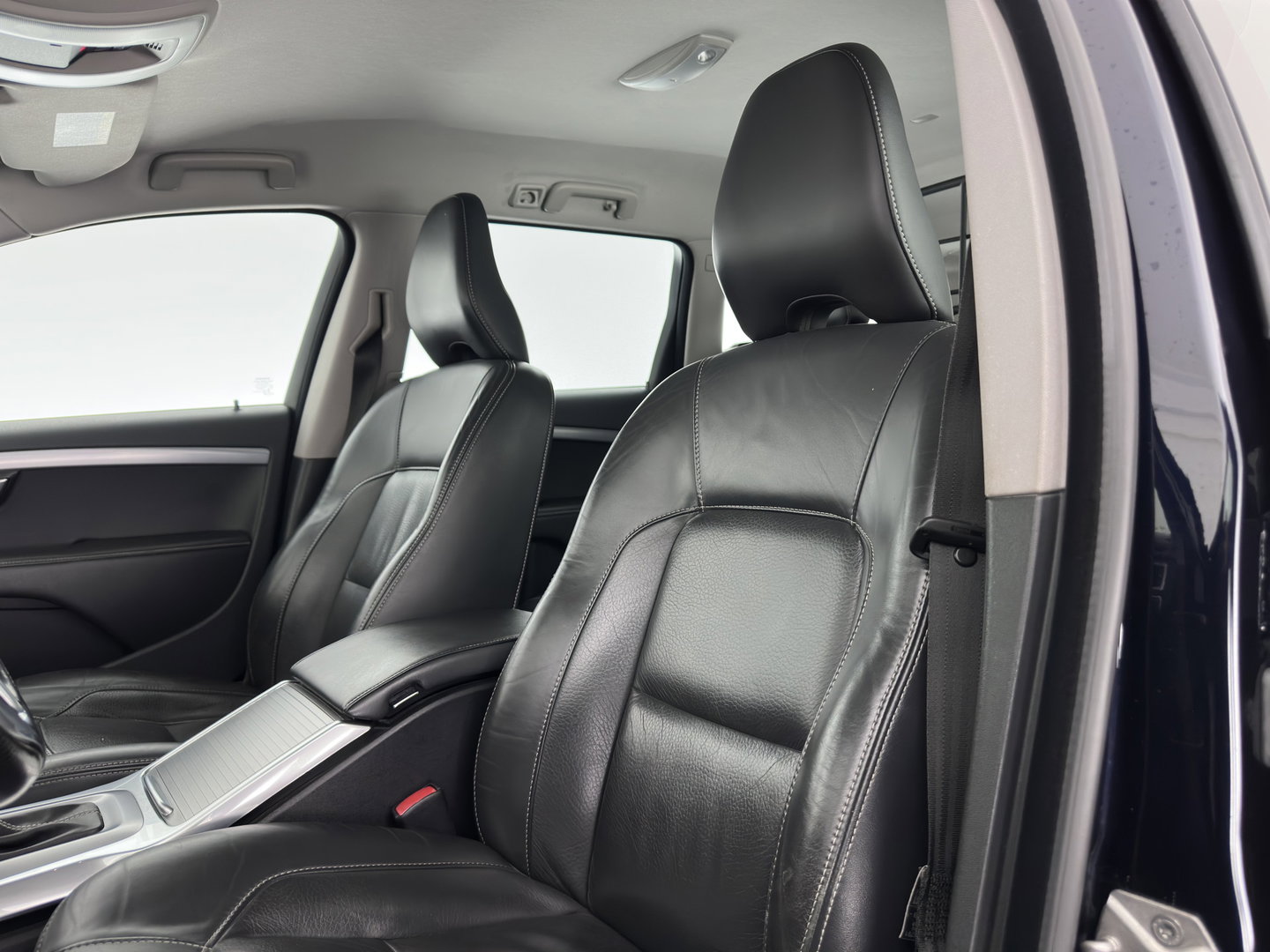 Volvo V70 2.0 D4 Momentum Aut. *LEATHER | XENON | HEATED-COMFORTSEATS | NAVI-FULLMAP | ECC | PDC | CRUISE | 17''ALU*