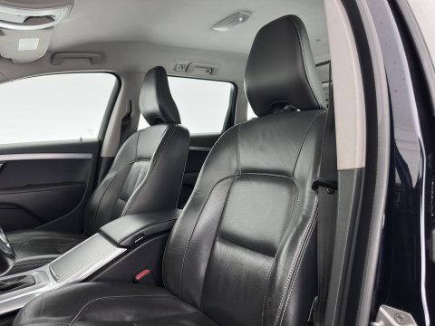 Volvo V70 2.0 D4 Momentum Aut. *LEATHER | XENON | HEATED-COMFORTSEATS | NAVI-FULLMAP | ECC | PDC | CRUISE | 17''ALU*