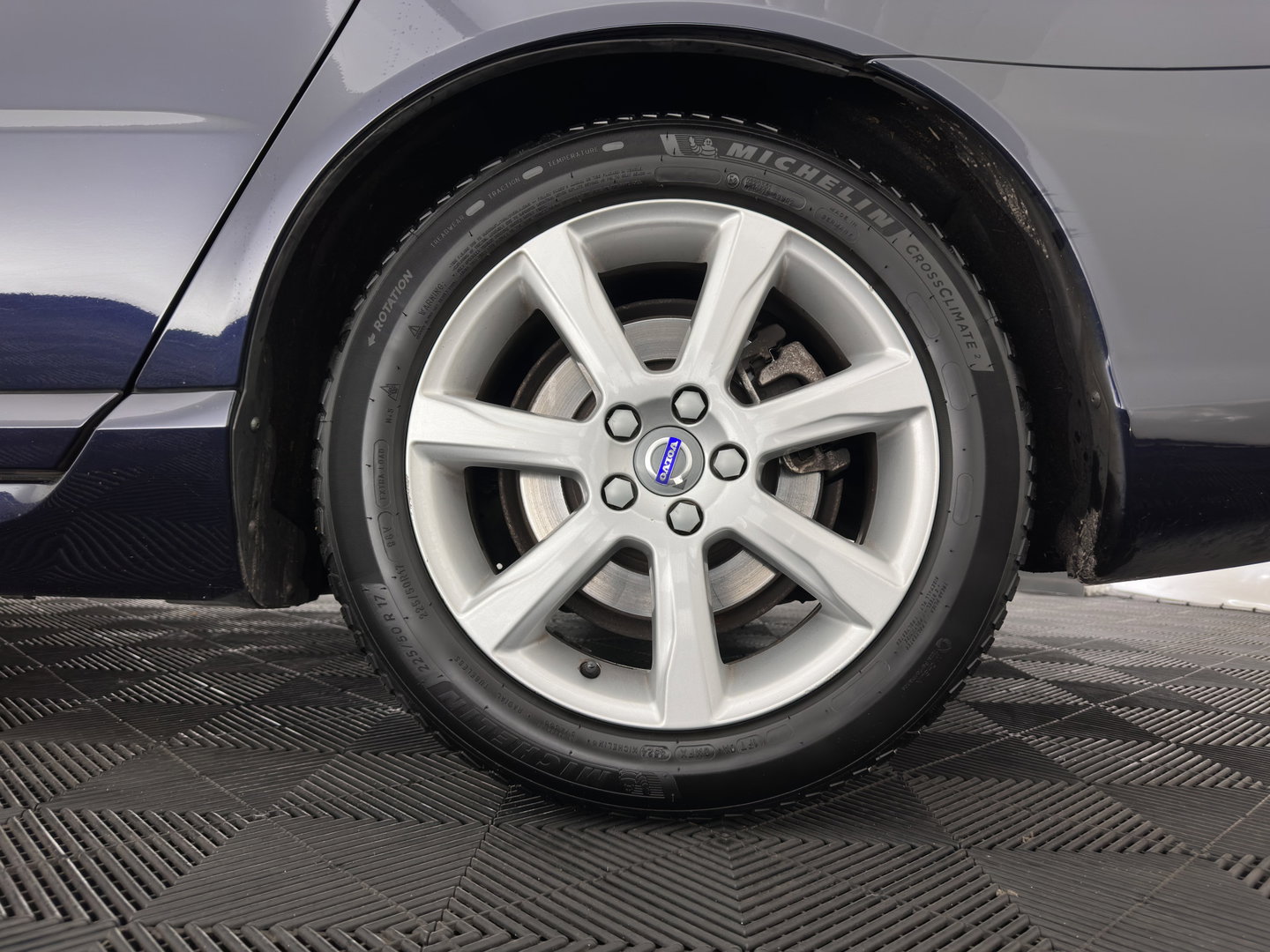 Volvo V70 2.0 D4 Momentum Aut. *LEATHER | XENON | HEATED-COMFORTSEATS | NAVI-FULLMAP | ECC | PDC | CRUISE | 17''ALU*