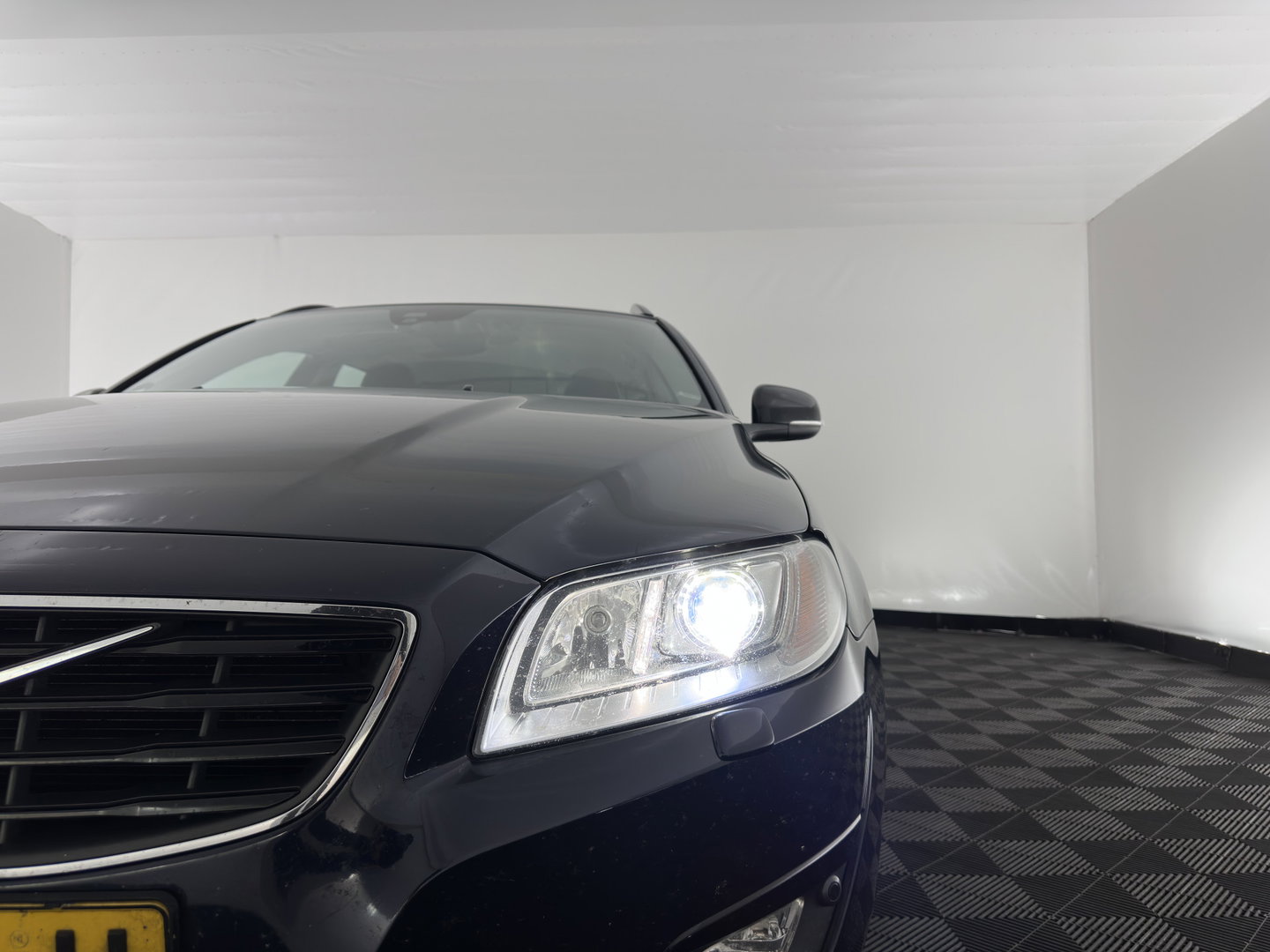 Volvo V70 2.0 D4 Momentum Aut. *LEATHER | XENON | HEATED-COMFORTSEATS | NAVI-FULLMAP | ECC | PDC | CRUISE | 17''ALU*