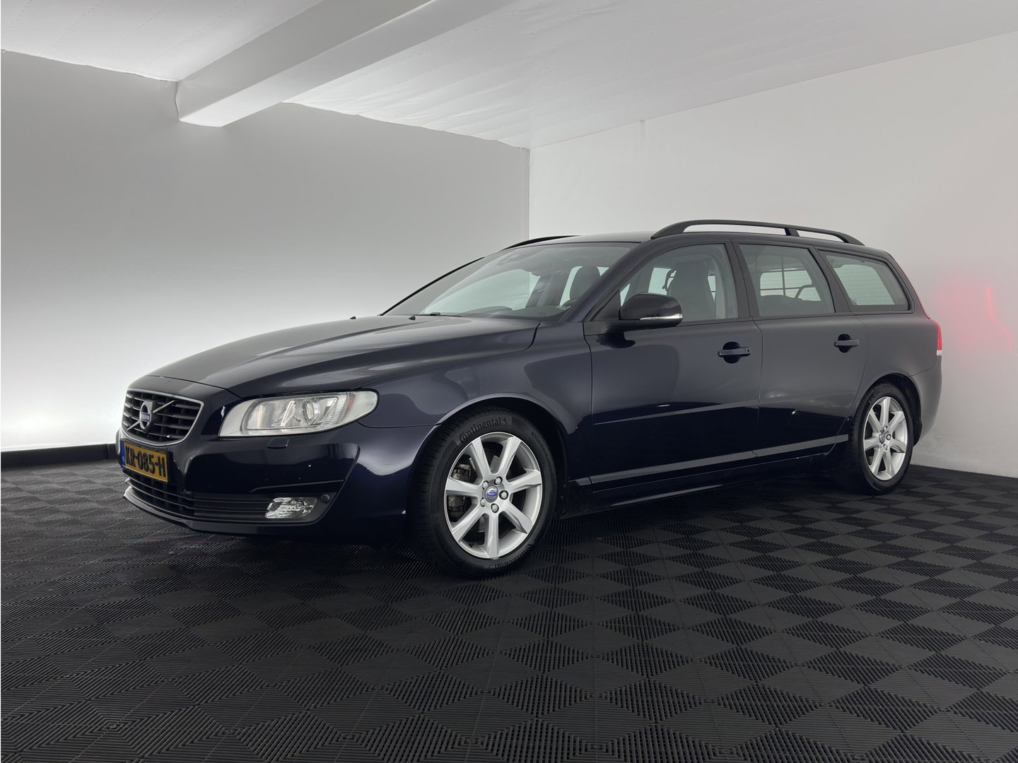 Volvo V70 2.0 D4 Momentum Aut. *LEATHER | XENON | HEATED-COMFORTSEATS | NAVI-FULLMAP | ECC | PDC | CRUISE | 17''ALU*