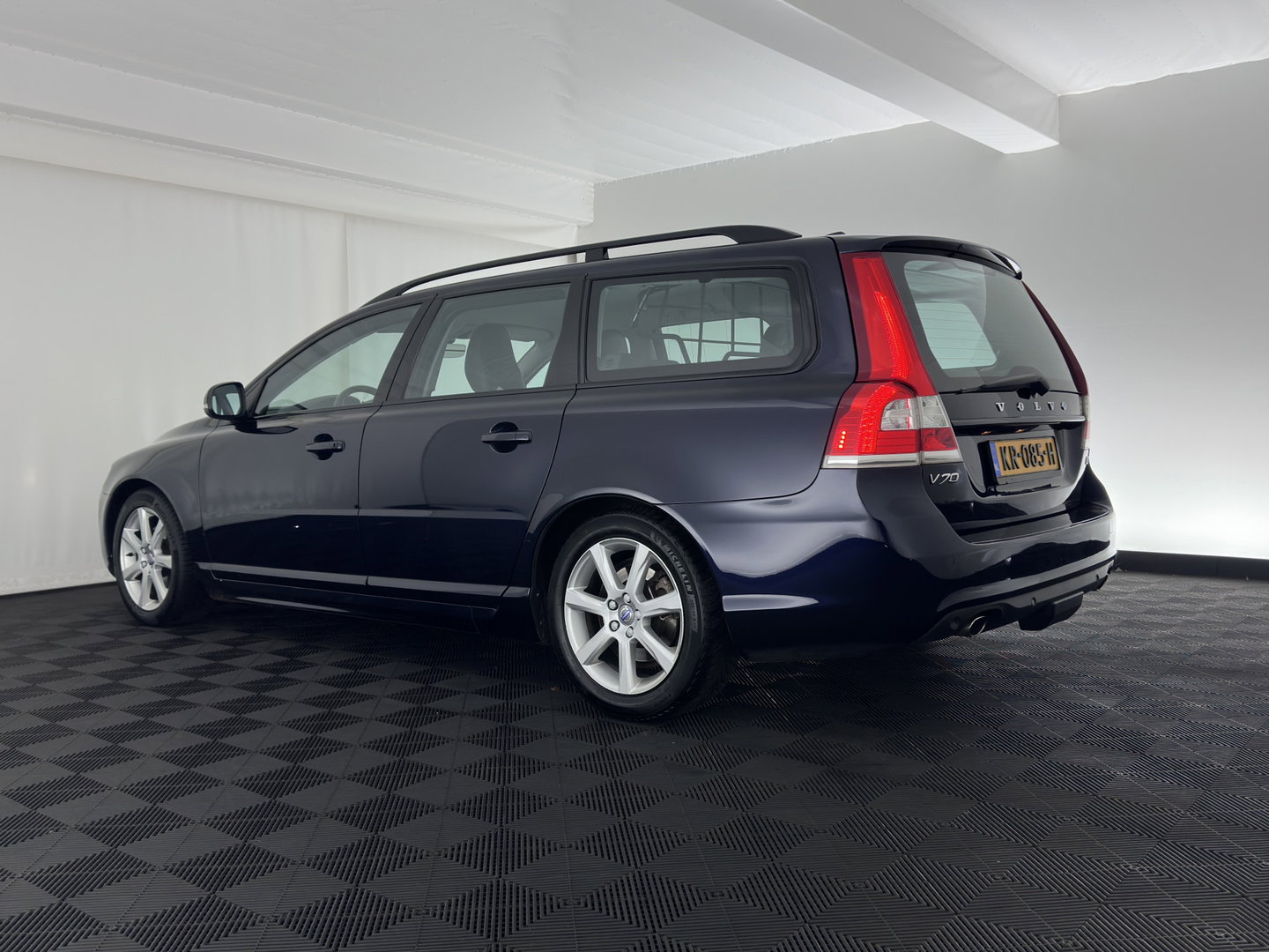 Volvo V70 2.0 D4 Momentum Aut. *LEATHER | XENON | HEATED-COMFORTSEATS | NAVI-FULLMAP | ECC | PDC | CRUISE | 17''ALU*