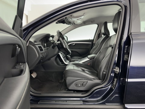 Volvo V70 2.0 D4 Momentum Aut. *LEATHER | XENON | HEATED-COMFORTSEATS | NAVI-FULLMAP | ECC | PDC | CRUISE | 17''ALU*