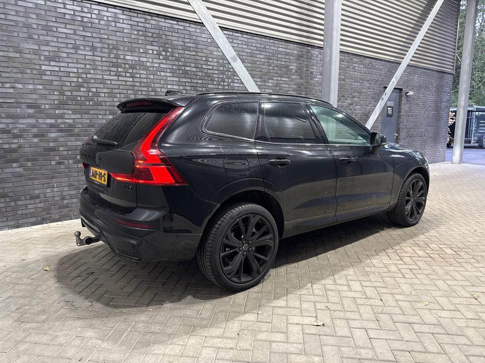 Volvo XC60 T8 Ultra Black Edition | Luchtvering | Bowers&Wilkins | Panoramadak | 360° Camera | Massage+Ventilatie | Head-Up | Trekhaak | BLIS | 21 Inch