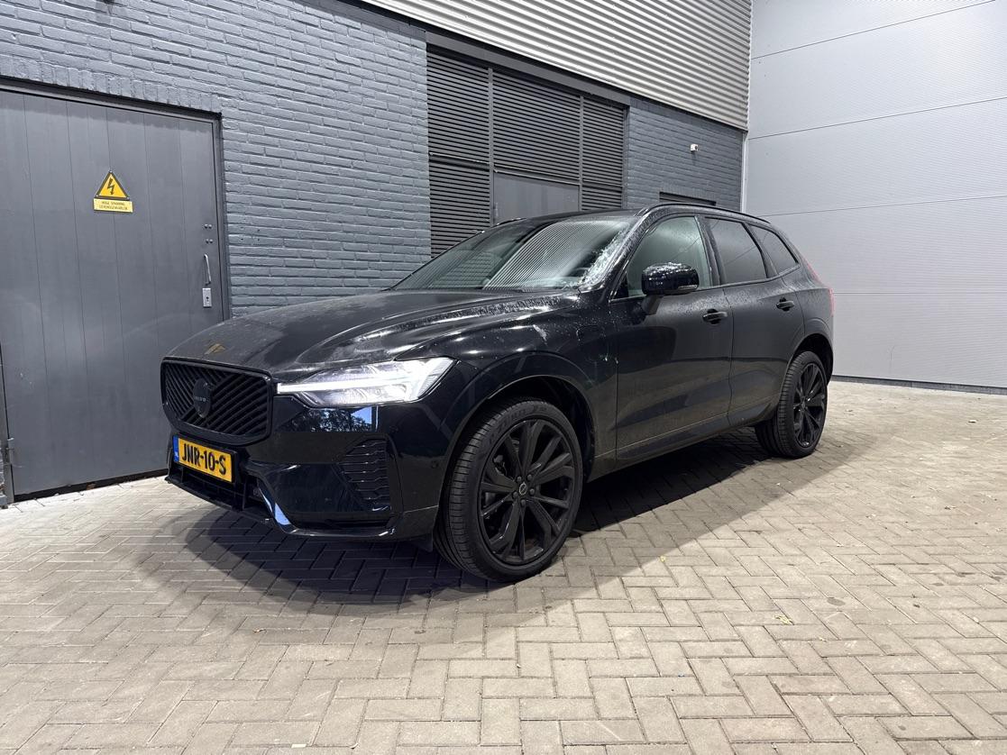 Volvo XC60 T8 Ultra Black Edition | Luchtvering | Bowers&Wilkins | Panoramadak | 360° Camera | Massage+Ventilatie | Head-Up | Trekhaak | BLIS | 21 Inch