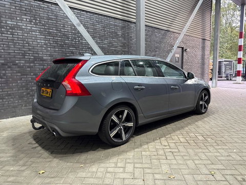 Volvo V60 T4 Business Sport R-Design | Trekhaak | Stoelverwarming | Navigatie | Cruise Control | 18 Inch