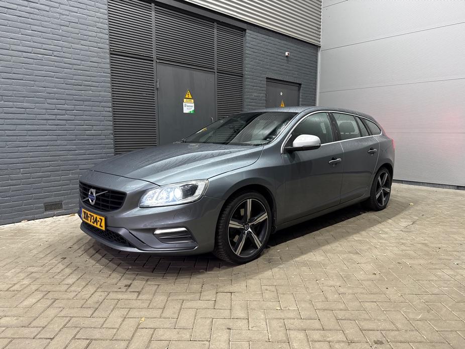 Volvo V60 T4 Business Sport R-Design | Trekhaak | Stoelverwarming | Navigatie | Cruise Control | 18 Inch