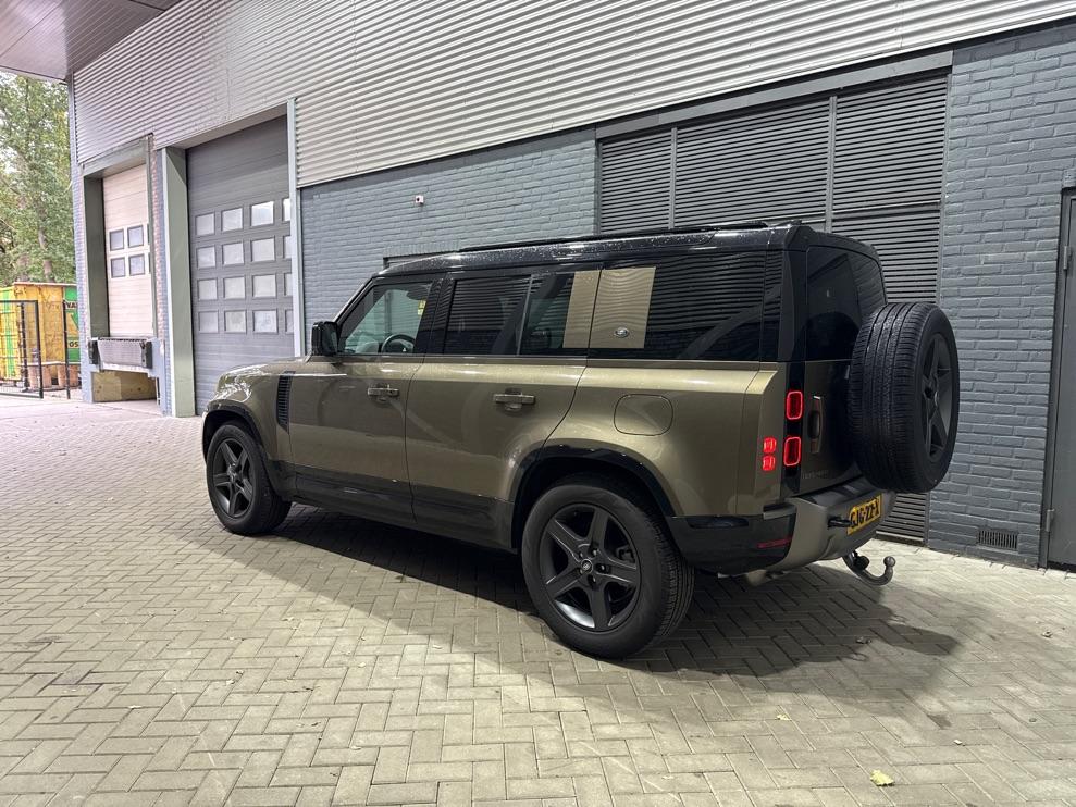 Land Rover Defender 110 P400e X-Dynamic SE | Panoramadak | Trekhaak | Luchtvering | 360° Camera | Meridian | Stoel+Stuurverwarming | BLIS | ACC