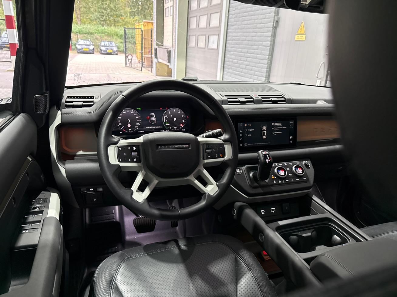 Land Rover Defender 110 P400e X-Dynamic SE | Panoramadak | Trekhaak | Luchtvering | 360° Camera | Meridian | Stoel+Stuurverwarming | BLIS | ACC