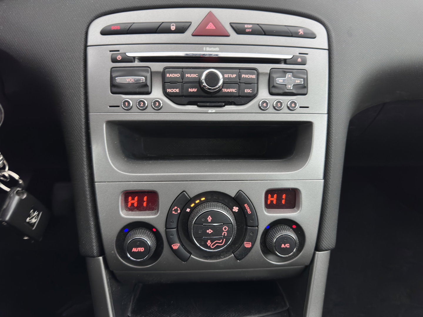 Peugeot 308 1.6 e-HDi Active *NAVI-FULLMAP | COMFORT-SEATS | ECC | PDC | CRUISE | 16''ALU | TOWBAR*