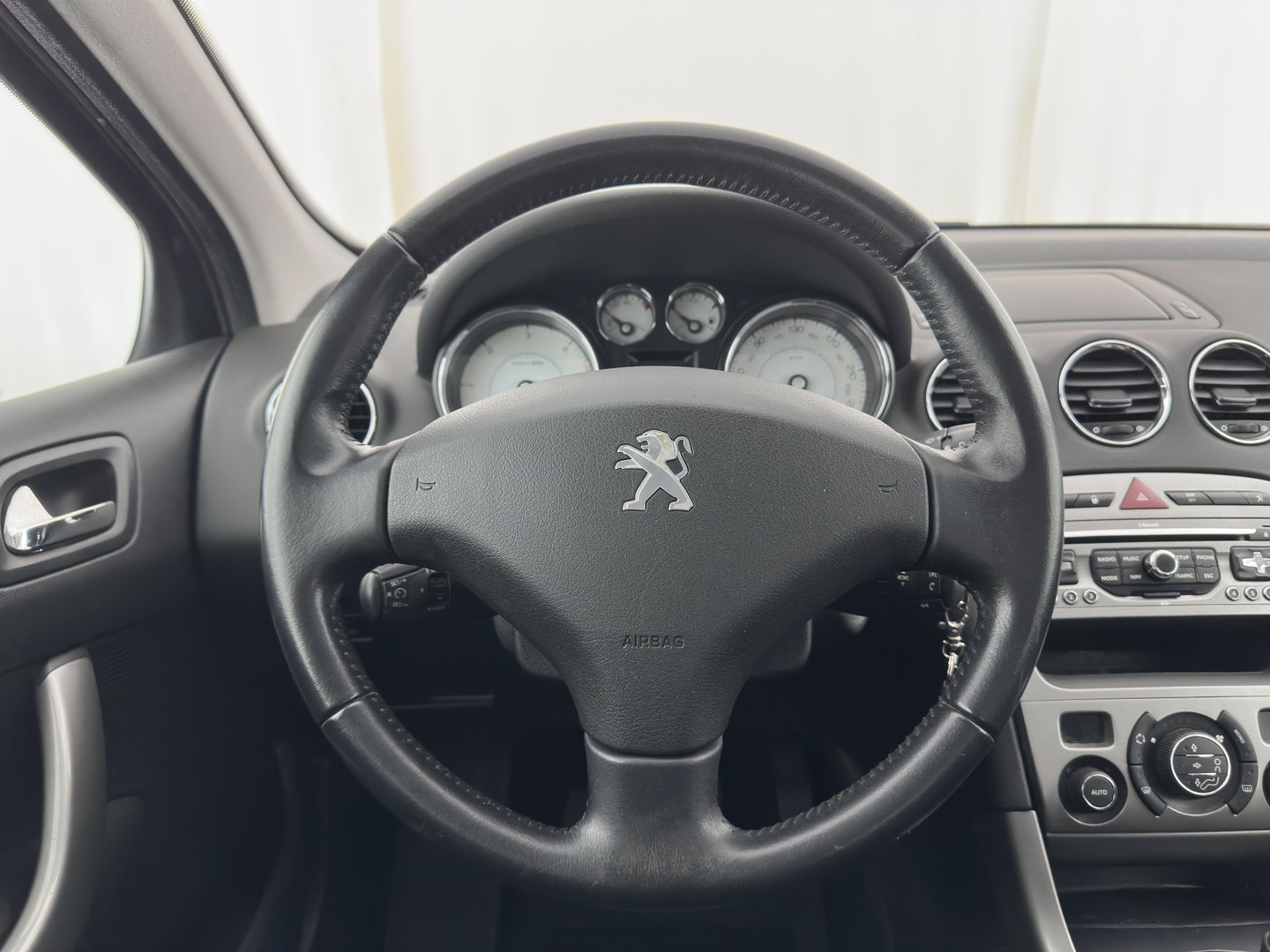 Peugeot 308 1.6 e-HDi Active *NAVI-FULLMAP | COMFORT-SEATS | ECC | PDC | CRUISE | 16''ALU | TOWBAR*