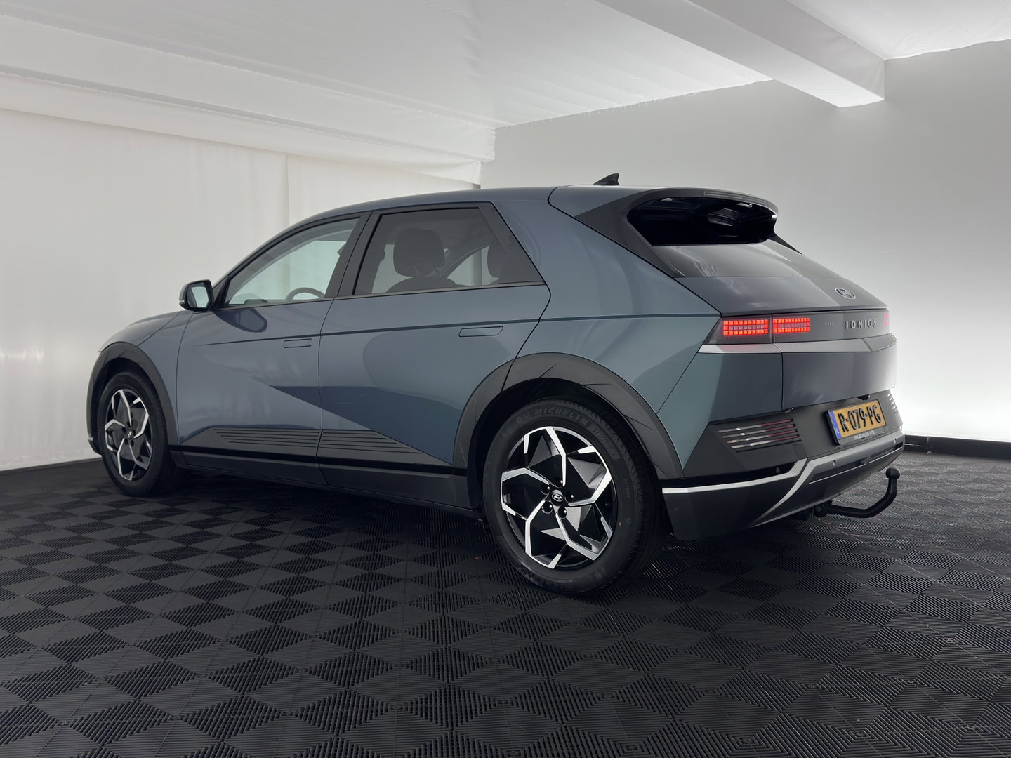 Hyundai IONIQ 5 Style 58 kWh (3-Fase-11kW) {SoH-86%} (INCL.BTW) *HEAT-PUMP | FULL-LED | ADAPTIVE-CRUISE | COMFORT-SEATS | CAMERA | KEYLESS | PRIVACY-GLASS | DAB+ | ECC | PDC | CRUISE | TOWBAR | 19''ALU*