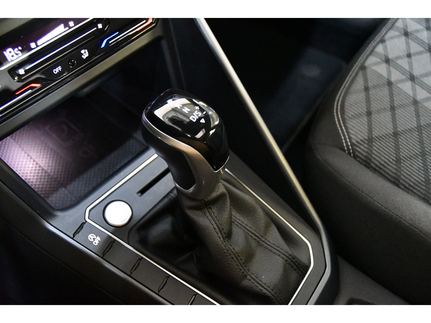 Volkswagen Taigo 1.5 R-Line Schuifkanteldak, Apple Carplay