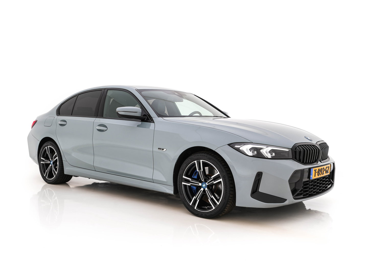 BMW 3-serie 320e M-Sportpack (Plug-in) (INCL.BTW) *LEATHER-MICROFIBRE | FULL-LED | SPORTSEATS | WIDESCREEN-DIGI-COCKPIT | AMBIENT-LIGHT | DAB+ | PRIVACY-GLASS | NAVI-FULLMAP | ECC | PDC | 18''ALU*