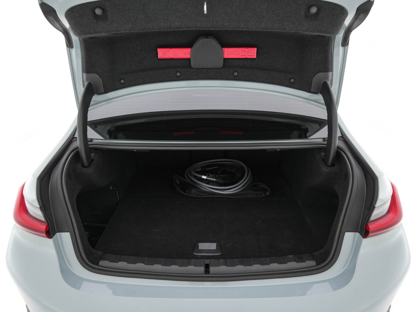 BMW 3-serie 320e M-Sportpack (Plug-in) (INCL.BTW) *LEATHER-MICROFIBRE | FULL-LED | SPORTSEATS | WIDESCREEN-DIGI-COCKPIT | AMBIENT-LIGHT | DAB+ | PRIVACY-GLASS | NAVI-FULLMAP | ECC | PDC | 18''ALU*