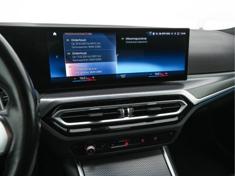 BMW 3-serie 320e M-Sportpack (Plug-in) (INCL.BTW) *LEATHER-MICROFIBRE | FULL-LED | SPORTSEATS | WIDESCREEN-DIGI-COCKPIT | AMBIENT-LIGHT | DAB+ | PRIVACY-GLASS | NAVI-FULLMAP | ECC | PDC | 18''ALU*