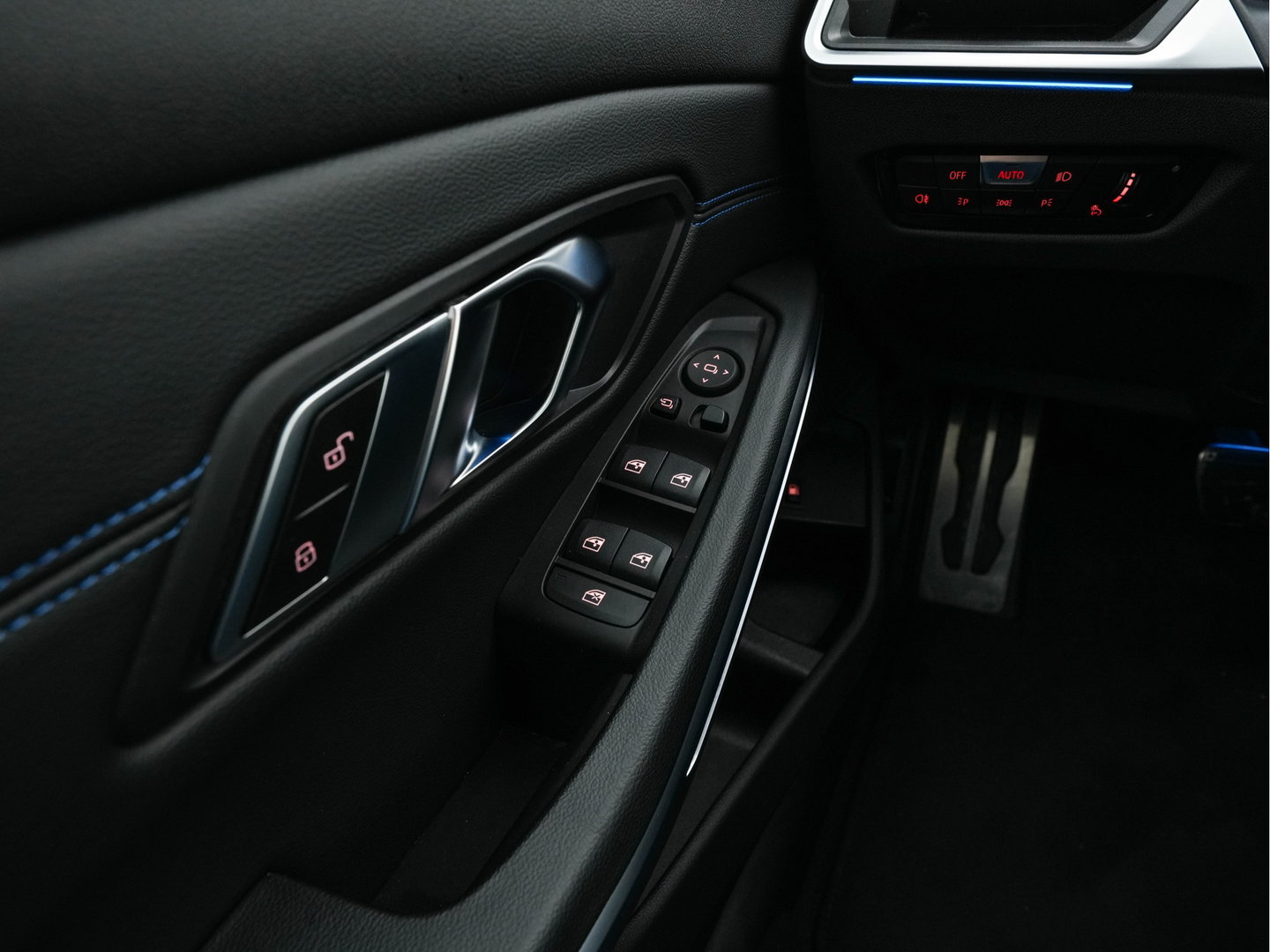 BMW 3-serie 320e M-Sportpack (Plug-in) (INCL.BTW) *LEATHER-MICROFIBRE | FULL-LED | SPORTSEATS | WIDESCREEN-DIGI-COCKPIT | AMBIENT-LIGHT | DAB+ | PRIVACY-GLASS | NAVI-FULLMAP | ECC | PDC | 18''ALU*