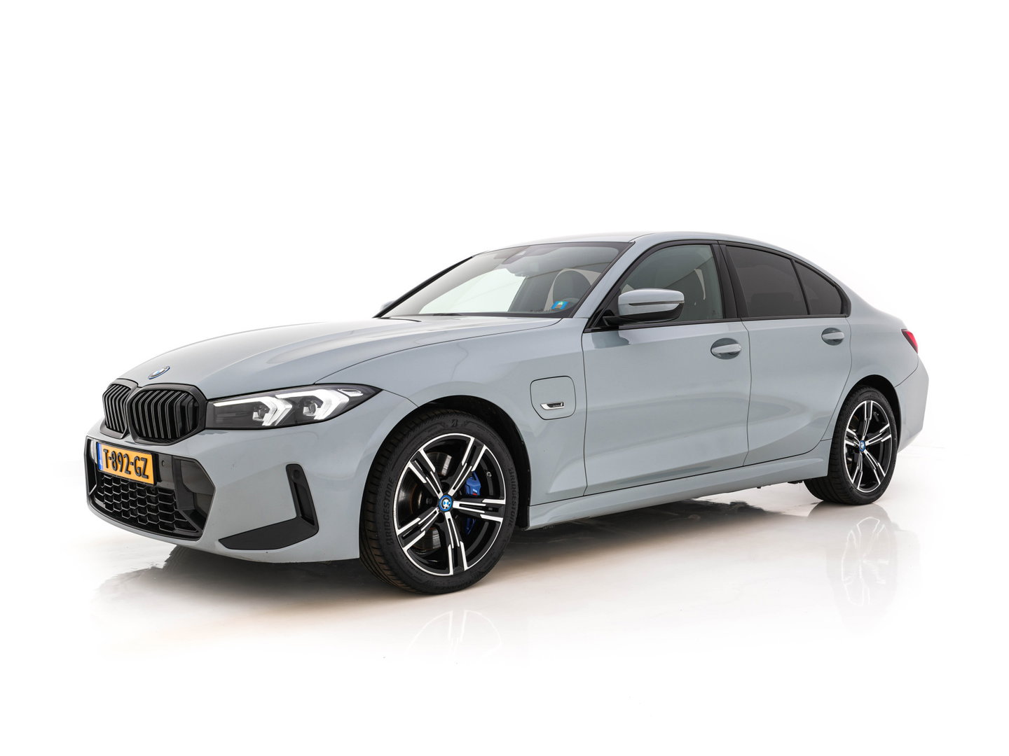 BMW 3-serie 320e M-Sportpack (Plug-in) (INCL.BTW) *LEATHER-MICROFIBRE | FULL-LED | SPORTSEATS | WIDESCREEN-DIGI-COCKPIT | AMBIENT-LIGHT | DAB+ | PRIVACY-GLASS | NAVI-FULLMAP | ECC | PDC | 18''ALU*