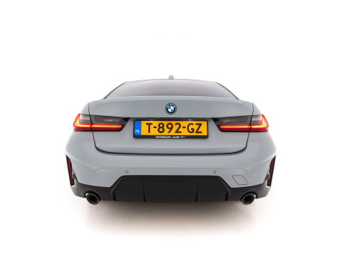 BMW 3-serie 320e M-Sportpack (Plug-in) (INCL.BTW) *LEATHER-MICROFIBRE | FULL-LED | SPORTSEATS | WIDESCREEN-DIGI-COCKPIT | AMBIENT-LIGHT | DAB+ | PRIVACY-GLASS | NAVI-FULLMAP | ECC | PDC | 18''ALU*