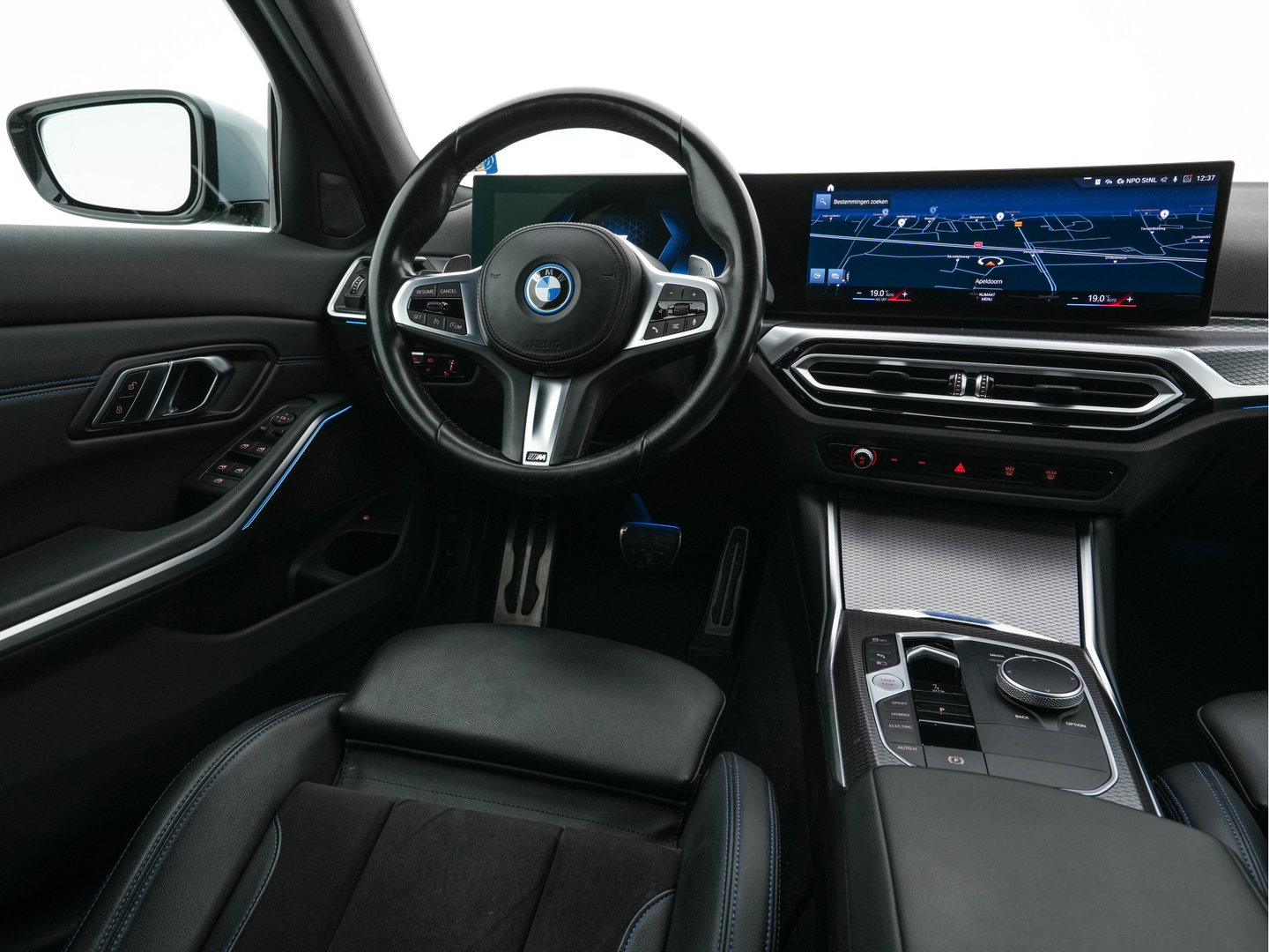 BMW 3-serie 320e M-Sportpack (Plug-in) (INCL.BTW) *LEATHER-MICROFIBRE | FULL-LED | SPORTSEATS | WIDESCREEN-DIGI-COCKPIT | AMBIENT-LIGHT | DAB+ | PRIVACY-GLASS | NAVI-FULLMAP | ECC | PDC | 18''ALU*