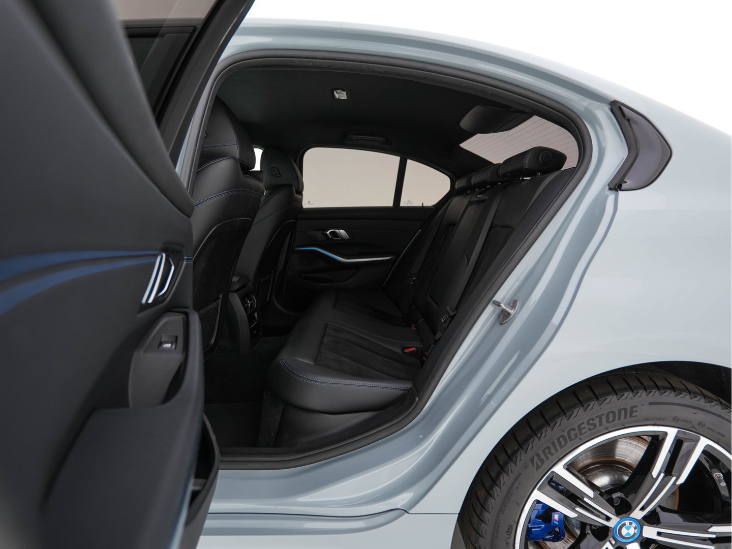 BMW 3-serie 320e M-Sportpack (Plug-in) (INCL.BTW) *LEATHER-MICROFIBRE | FULL-LED | SPORTSEATS | WIDESCREEN-DIGI-COCKPIT | AMBIENT-LIGHT | DAB+ | PRIVACY-GLASS | NAVI-FULLMAP | ECC | PDC | 18''ALU*