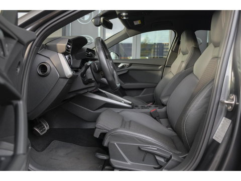 Audi A3 Sportback 35 TFSI 150pk S-line Carplay Virtual cockpit Sportstoelen Matrix 19" LMV S3 Black pack