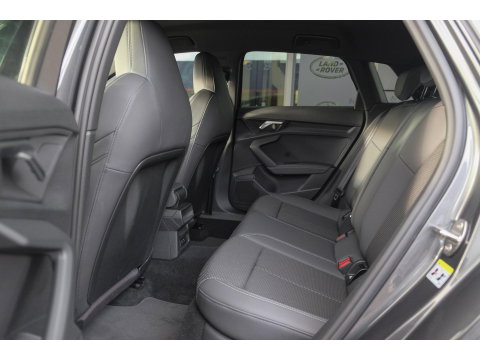 Audi A3 Sportback 35 TFSI 150pk S-line Carplay Virtual cockpit Sportstoelen Matrix 19" LMV S3 Black pack