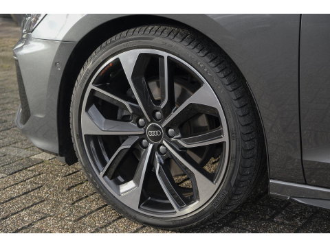 Audi A3 Sportback 35 TFSI 150pk S-line Carplay Virtual cockpit Sportstoelen Matrix 19" LMV S3 Black pack